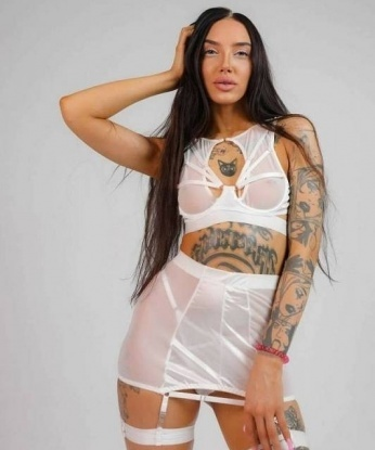 Живу в Москве и готова подарить тебе незабываемые моменты нашей встречи. У меня широкий спектр услуг, от классического массажа до экспериментальных сценариев. Мое опытное тело и яркий ум сделают наше свидание по-настоящему особенным. Могу преставиться на все случаи жизни, будь то формальные мероприятия или интимные вечеринки. Ты останешься в полном восторге от моих нежных прикосновений и страстного желания удовлетворить твои желания. Мои фото ты можешь посмотреть в моем профиле, а отзывы о моей работе только подтверждают мою безупречную репутацию. Вместе мы создадим особенную атмосферу и откроем новые грани наслаждения. Тебя ждет незабываемый опыт, который ты захочешь повторить снова и снова. 💋🌹😘 694, 23 года