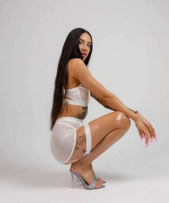 Живу в Москве и готова подарить тебе незабываемые моменты нашей встречи. У меня широкий спектр услуг, от классического массажа до экспериментальных сценариев. Мое опытное тело и яркий ум сделают наше свидание по-настоящему особенным. Могу преставиться на все случаи жизни, будь то формальные мероприятия или интимные вечеринки. Ты останешься в полном восторге от моих нежных прикосновений и страстного желания удовлетворить твои желания. Мои фото ты можешь посмотреть в моем профиле, а отзывы о моей работе только подтверждают мою безупречную репутацию. Вместе мы создадим особенную атмосферу и откроем новые грани наслаждения. Тебя ждет незабываемый опыт, который ты захочешь повторить снова и снова. 💋🌹😘 694, 23 года